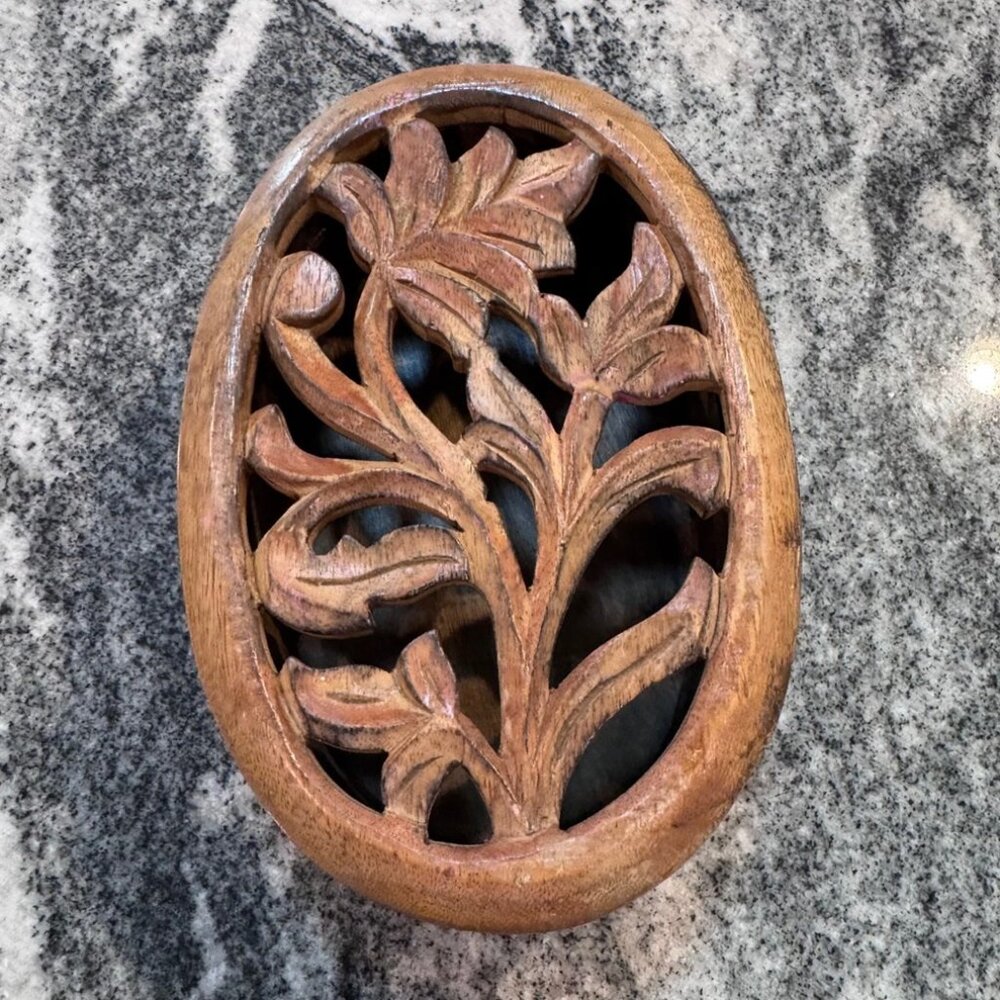 Vintage Hand Carved Potpourri or Trinket Box - Picture 1 of 9